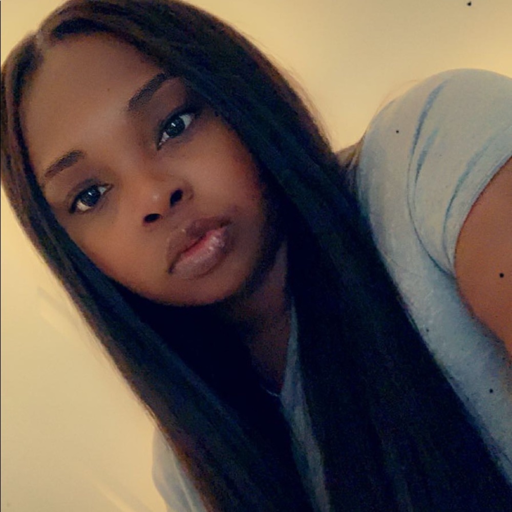 Meet your Posher, Tia